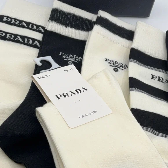 - Prada Black and White Casual Socks Collection - Picture 4 of 4